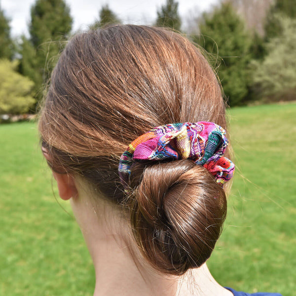 https://www.mayamamweavers.com/cdn/shop/products/DSC-1915-Scrunchie-Magenta-Festival_600x.jpg?v=1651075541